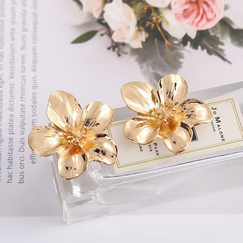 MAC170 Retro Simple Alloy Flower Stud Earrings - Mariam's Collection