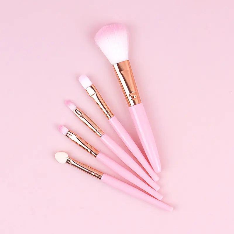 MMU022 mini eyeshadow brush - Mariam's Collection