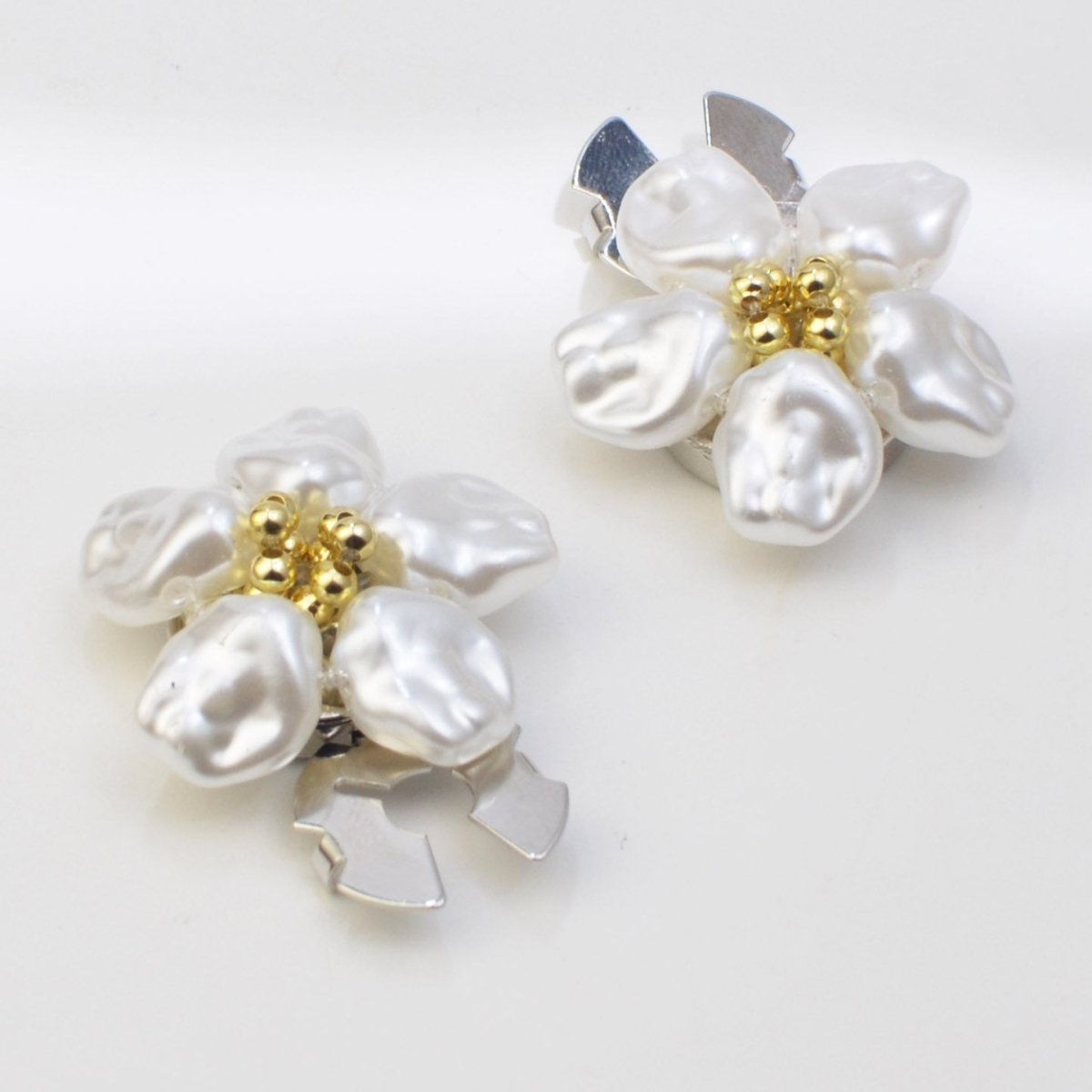 Pearl Flower Button Covers | Decorative Shirt Button Clips(MAC358) - Mariam's Collection