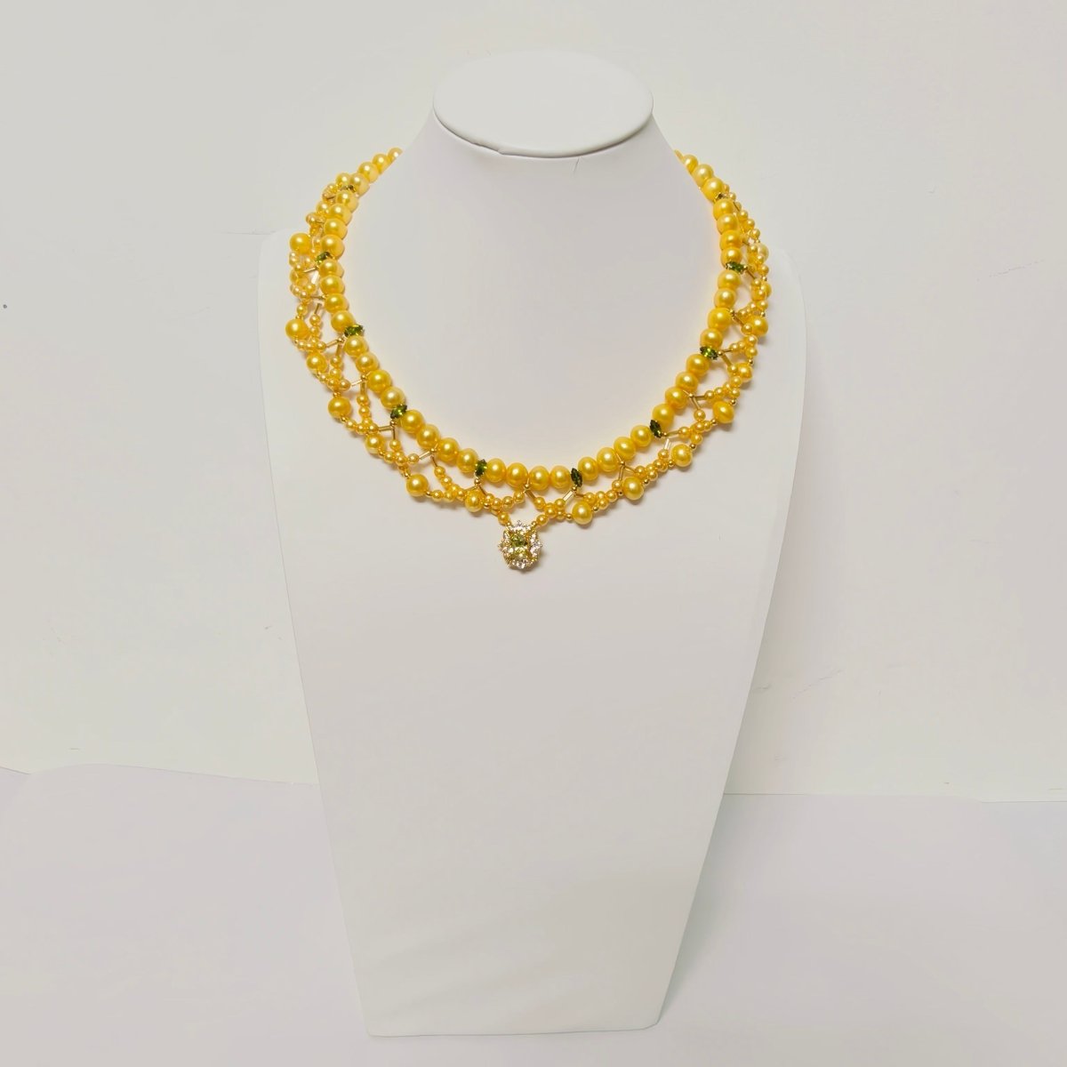 Pearlescent Artistry Handmade Pearl Beaded Necklace (MAC347) - Mariam's Collection