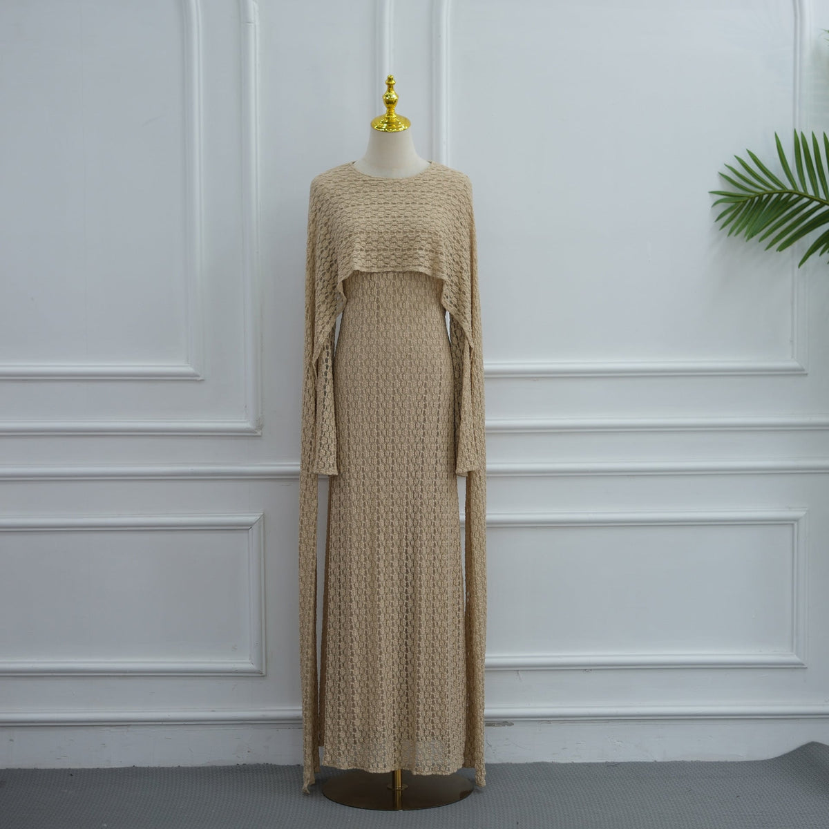 Relaxed torso silhouette with nipped-in back waist on lace dress