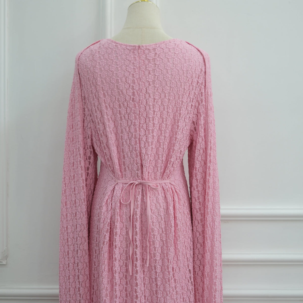 Defined waist from back created by the self-tie lace belt