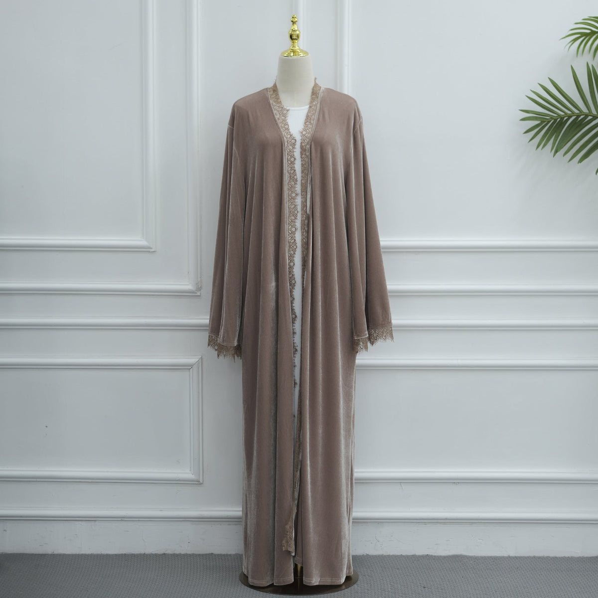 Velvet-look lace cardigan abaya in contrast colour layering style